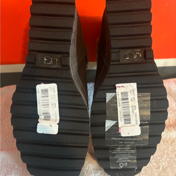 New Ugg Malvella wedge boots size 11 - Picture 8 of 9